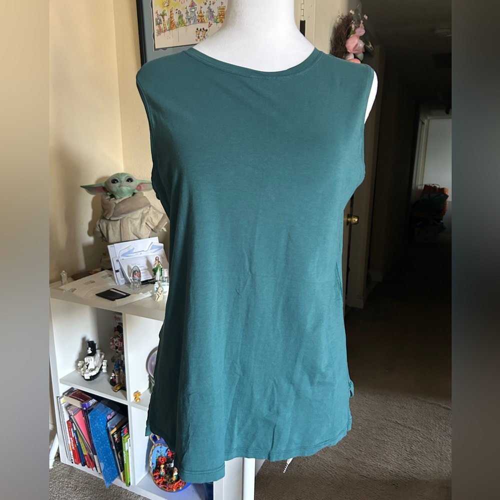 Lululemon top. Good condition size 6
